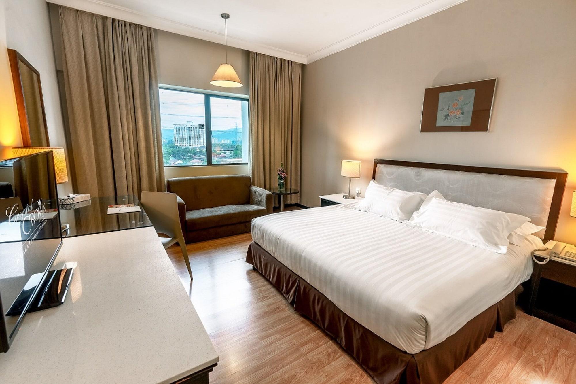 Hotel Crystal Crown