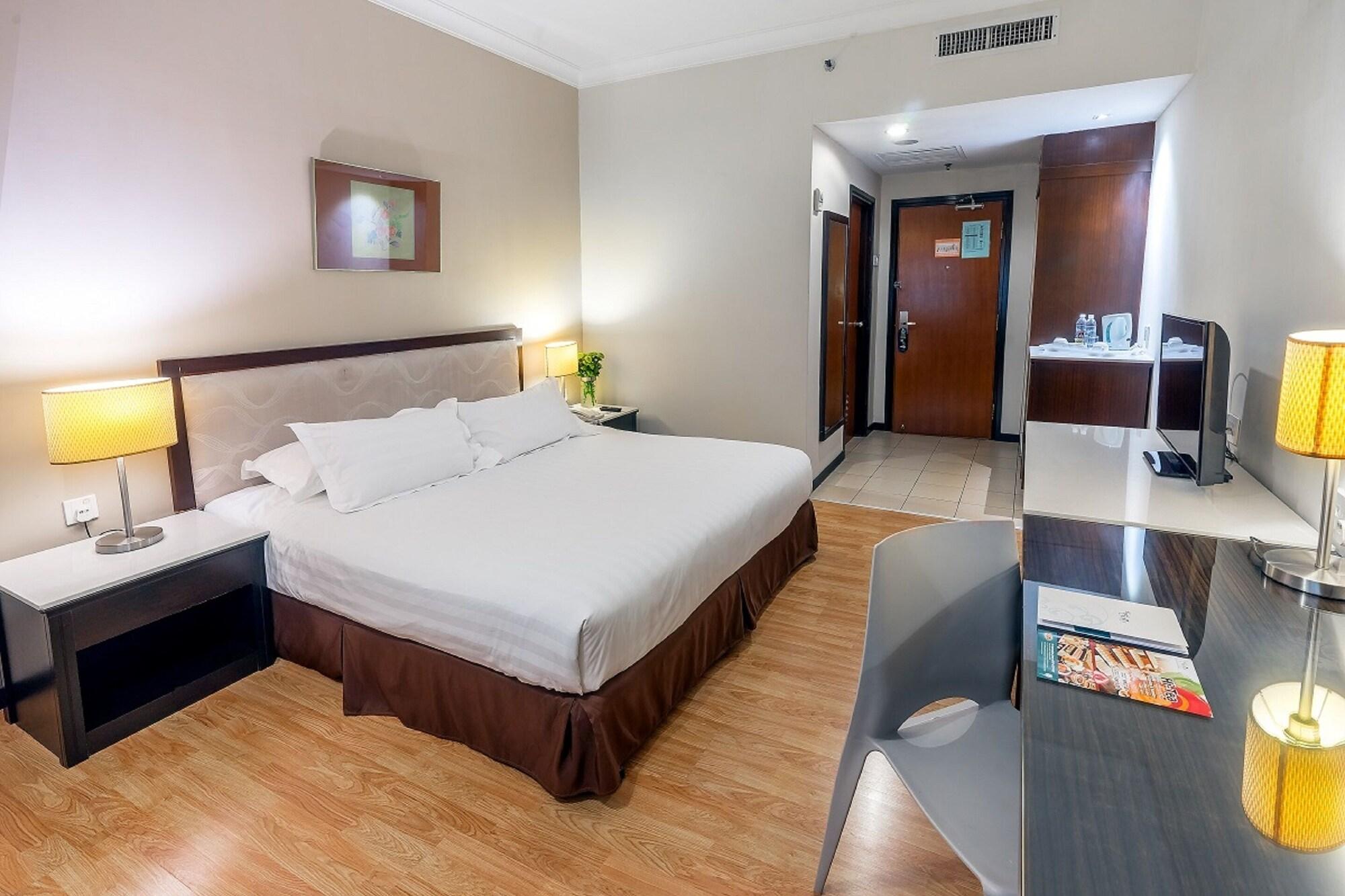 Hotel Crystal Crown